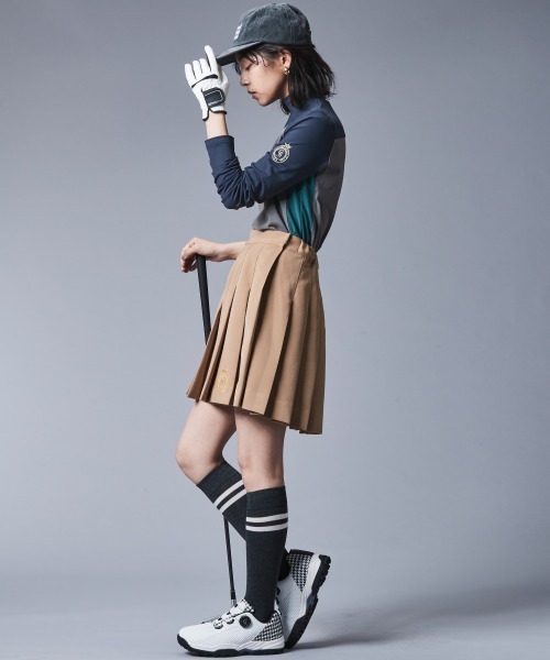 CHIC STYLE（シックスタイル）の「配色ハイネックカットソープルオーバー ＜大きいサイズ有＞シックスタイルゴルフ　（Tシャツ/カットソー・レディース・ベージュ/グレー・5L/4L/3L/LL/L/M）」の5枚目の写真