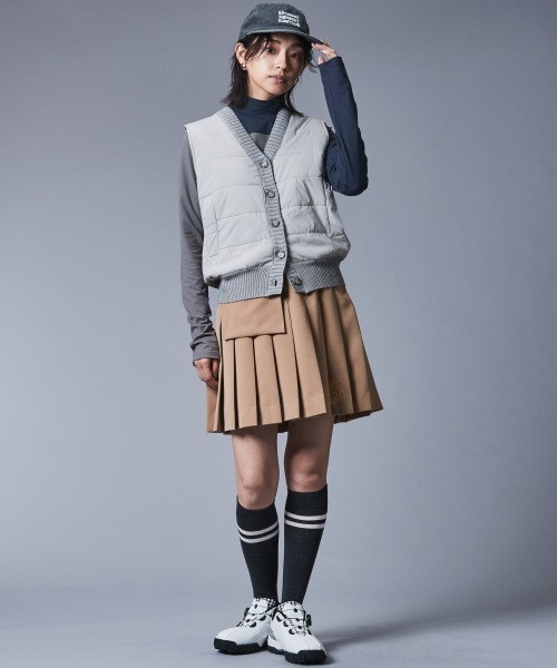 CHIC STYLE（シックスタイル）の「配色ハイネックカットソープルオーバー ＜大きいサイズ有＞シックスタイルゴルフ　（Tシャツ/カットソー・レディース・ベージュ/グレー・5L/4L/3L/LL/L/M）」の6枚目の写真