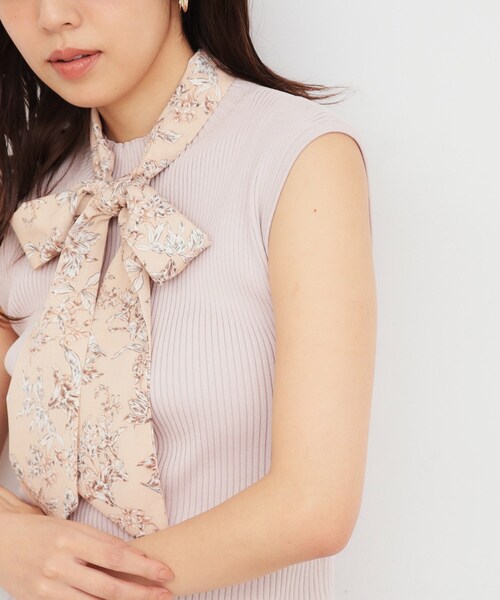 【本日限定値引き】美品　コットンスリーブニット　ホワイト セール】《美人百花掲載》スカーフ付きフレンチリブニット【洗濯