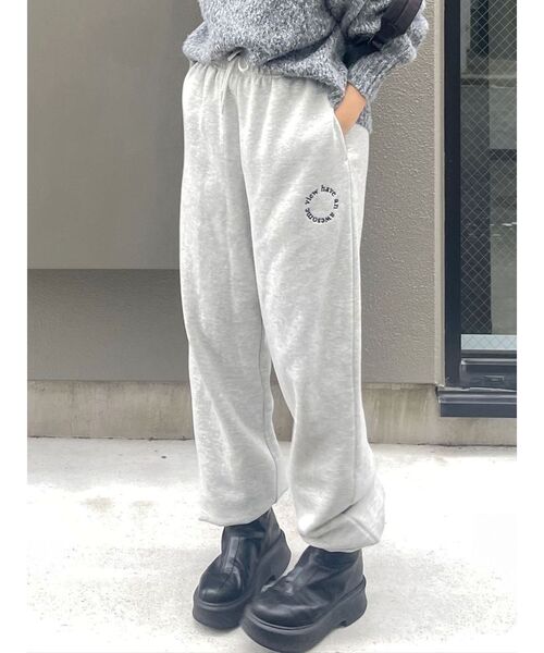 Ungrid（アングリッド）の「エンブロイダリースウェットパンツ（スウェットパンツ・レディース・ライトグレー/チャコールグレー・FREE）」の3枚目の写真