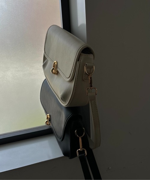 lawgy（ラウジー）の「accent lock fitting 2way bag / アクセントロックフィッティング2wayバッグ（ハンドバッグ・レディース・アイボリー/ブラック・FREE）」の4枚目の写真
