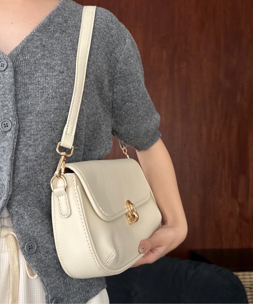 lawgy（ラウジー）の「accent lock fitting 2way bag / アクセントロックフィッティング2wayバッグ（ハンドバッグ・レディース・アイボリー/ブラック・FREE）」の9枚目の写真