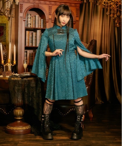 【値下げ中】axes femme POETIQUE チャイナスリット袖ワンピース axes femme POETIQUE（アクシーズファムポエティック）の