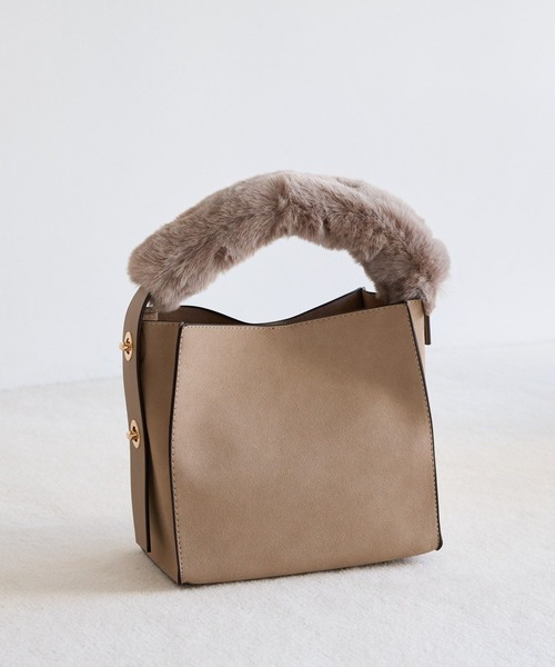 Andemiu（アンデミュウ）の「【WEB限定】ファーハンドル2Pバック140606（トートバッグ・レディース・ライトブルー/ライトカーキ/ベージュ・FREE）」の2枚目の写真