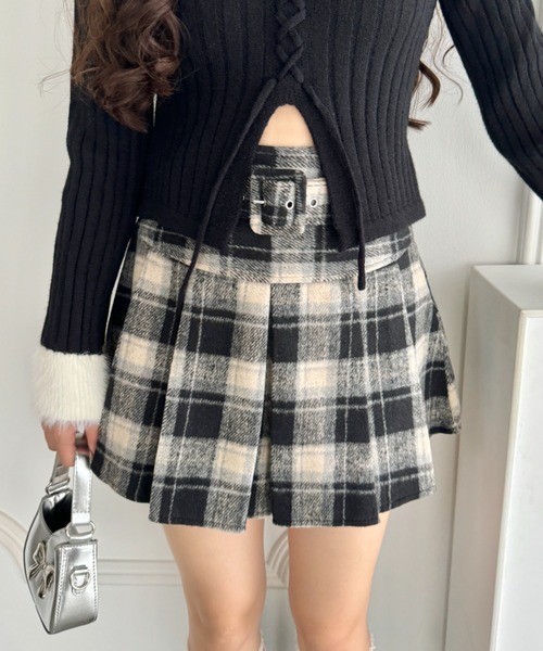 Loueme(ルエム)の「ベルト付きウールライクプリーツミニスカパン(スカート・レディース・ブラック/ベージュ/レッド・M)」の4枚目の写真