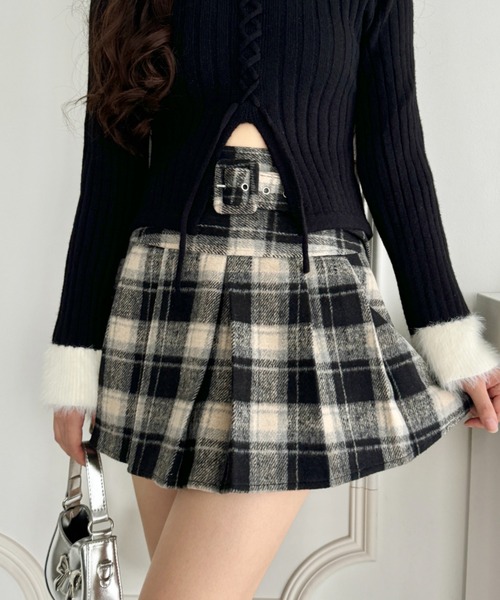 Loueme（ルエム）の「ベルト付きウールライクプリーツミニスカパン（スカート・レディース・ブラック/ベージュ/レッド・M）」の5枚目の写真