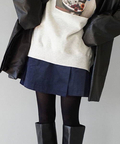 MIMIMEMETE(ミミメメット)の「ベロア ラップ風ミニスカート(スカート・レディース・ブラック/ネイビー・M)」の2枚目の写真