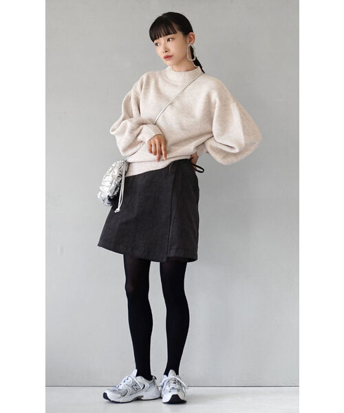 MIMIMEMETE(ミミメメット)の「ベロア ラップ風ミニスカート(スカート・レディース・ブラック/ネイビー・M)」の3枚目の写真