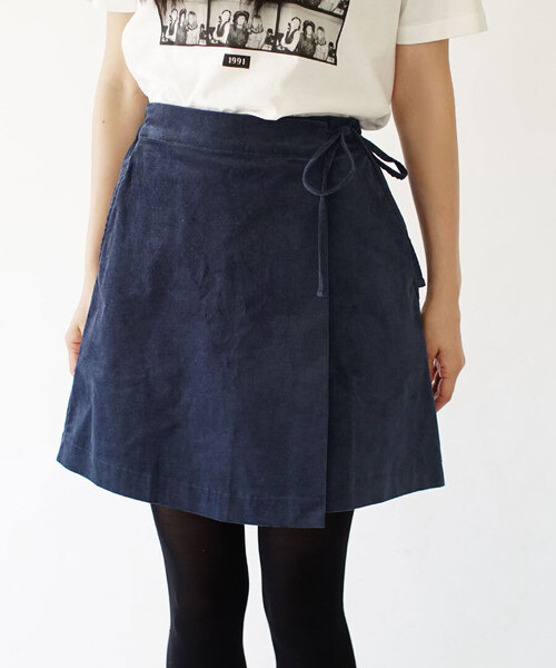 MIMIMEMETE(ミミメメット)の「ベロア ラップ風ミニスカート(スカート・レディース・ブラック/ネイビー・M)」の10枚目の写真