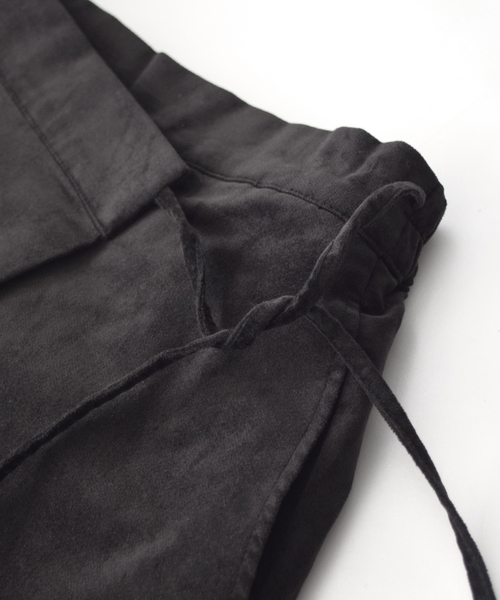 MIMIMEMETE(ミミメメット)の「ベロア ラップ風ミニスカート(スカート・レディース・ブラック/ネイビー・M)」の12枚目の写真