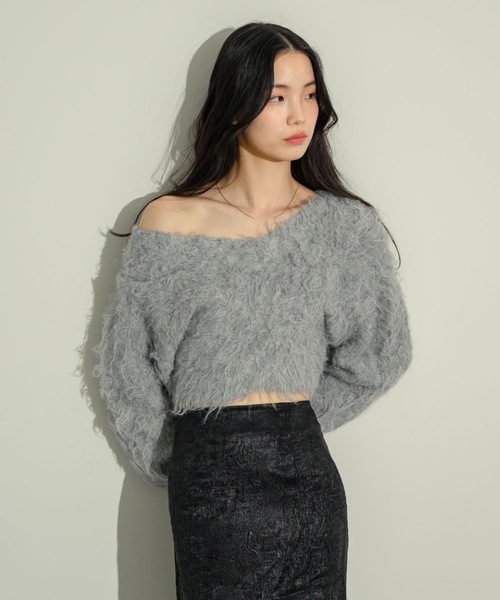 NEUNA(ヌナ)の「シャギークロスニット(ニット/セーター・レディース・オフホワイト/グレー/チャコールグレー/ラベンダー・FREE)」の1枚目の写真