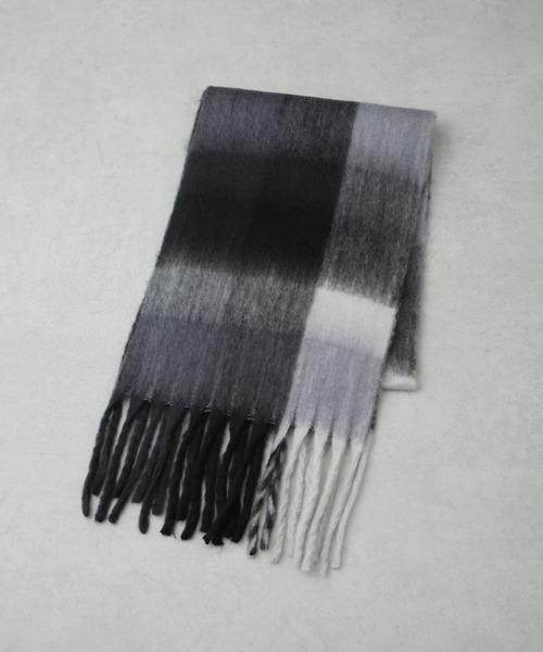 NANO universe（ナノユニバース）の「ボリュームチェックマフラー（マフラー・レディース・ブラック/ブルー/イエロー・FREE）」の9枚目の写真