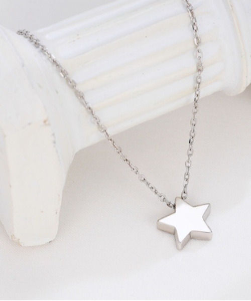 Fun & Daily（ファンアンドデイリー）の「F&D : タイニースターネックレス（ネックレス・レディース・シルバー・FREE）」の2枚目の写真