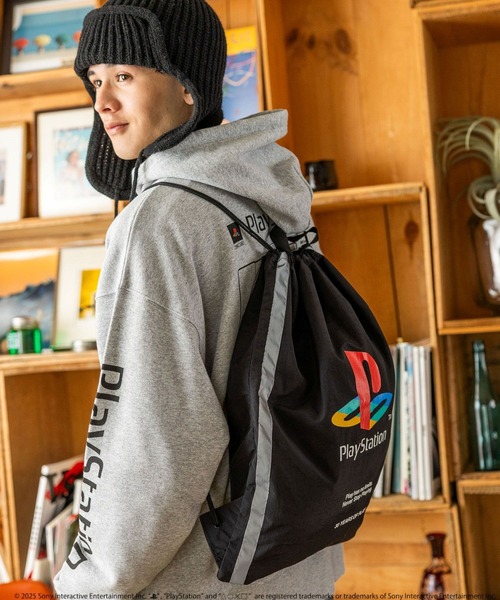 niko and...（ニコアンド）の「【PlayStation(プレイステーション)】限定プリントナップサック（バックパック/リュック・メンズ・グレー/ブラック・FREE）」の6枚目の写真