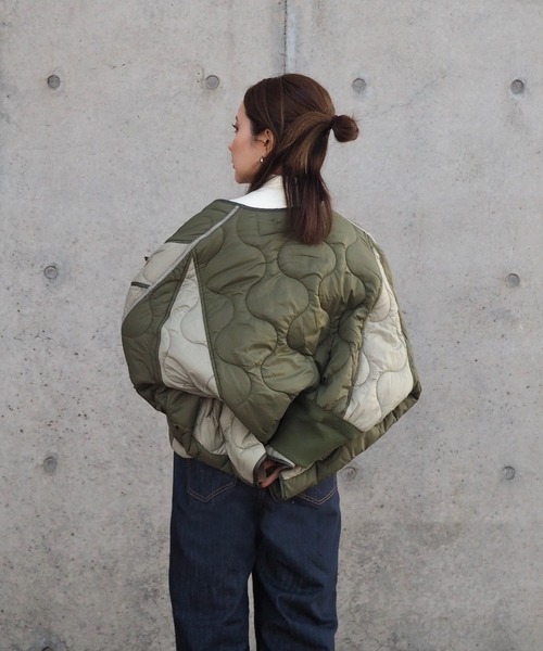 LAULEN(ローレン)の「nylon switching two-tone jacket parka /ナイロン 切り替え Vネック キルティング ジャケット(ノーカラージャケット・レディース・グリーン/ブラック・FREE)」の5枚目の写真