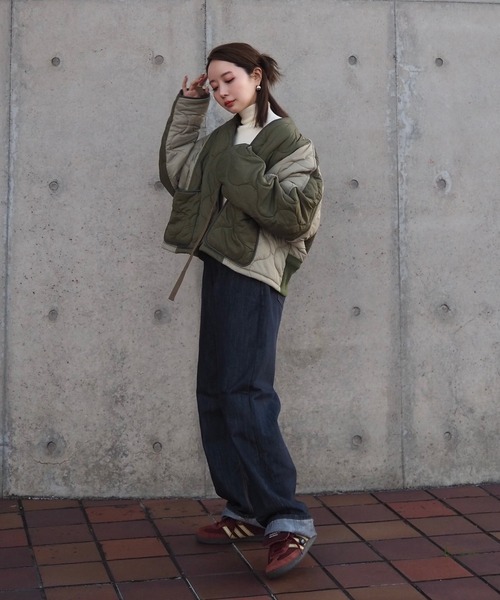 LAULEN(ローレン)の「nylon switching two-tone jacket parka /ナイロン 切り替え Vネック キルティング ジャケット(ノーカラージャケット・レディース・グリーン/ブラック・FREE)」の6枚目の写真