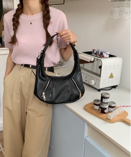 FINEnough(ファインナフ)の「合皮ハンドル2WAYジップデザインショルダーバッグ(ショルダーバッグ・レディース・シルバー/ブラック/ブラウン・FREE)」の9枚目の写真