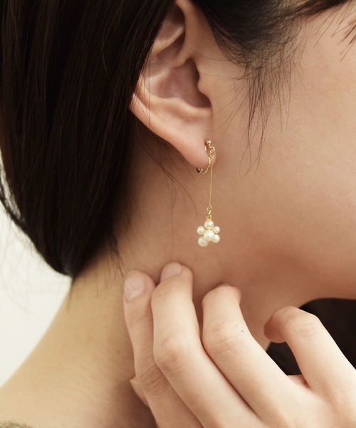 CALIN STANDARD(カリンスタンダード)の「◆金属アレルギー対応◆◆made in japan◆【痛くない】【落ちにくい】【ストレスフリーな着け心地】バブルパールスウィング ループフィットイヤリング(イヤリング・レディース・ゴールド/シルバー・FREE)」の2枚目の写真