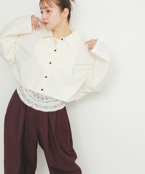 KBF（ケイビーエフ）の「バックギャザークロップドシャツ（シャツ/ブラウス・レディース・チャコールグレー/ピンク/アイボリー・ONE）」の4枚目の写真