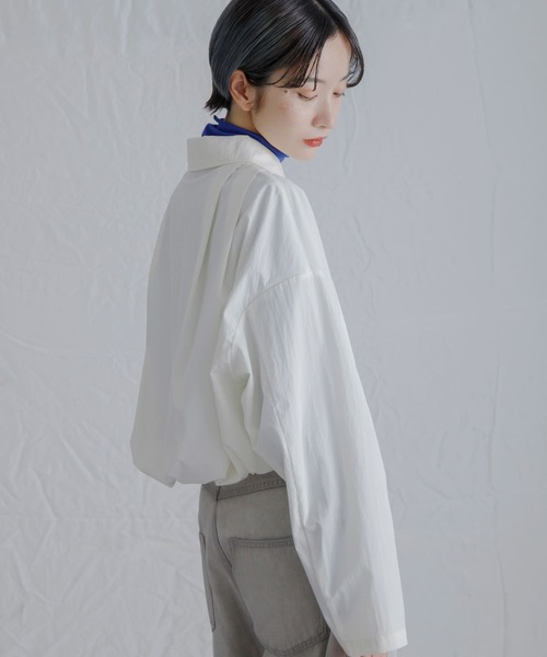 KBF（ケイビーエフ）の「バックギャザークロップドシャツ（シャツ/ブラウス・レディース・チャコールグレー/ピンク/アイボリー・ONE）」の7枚目の写真