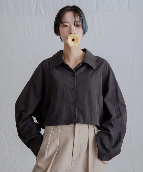 KBF（ケイビーエフ）の「バックギャザークロップドシャツ（シャツ/ブラウス・レディース・チャコールグレー/ピンク/アイボリー・ONE）」の14枚目の写真