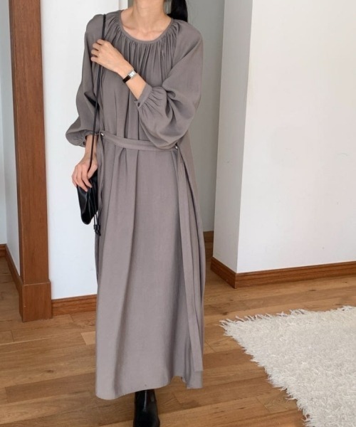 gossip!ロサンゼルス(ゴシップロサンゼルス)の「ラウンドネック ロングワンピース 長袖 シンプル無地 ヴィンテージ風 カジュアル&デイリー(ワンピース・レディース・グレー/ベージュ・FREE)」の1枚目の写真