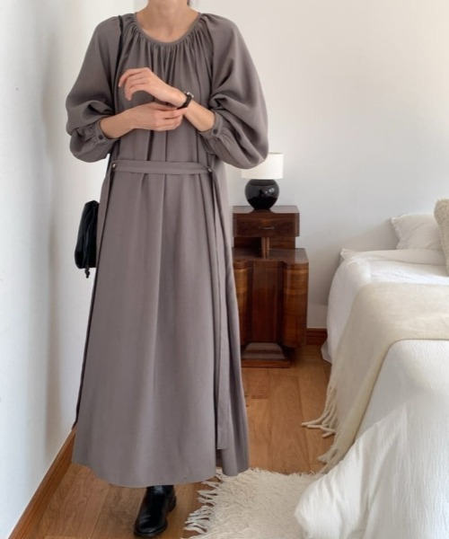 gossip!ロサンゼルス(ゴシップロサンゼルス)の「ラウンドネック ロングワンピース 長袖 シンプル無地 ヴィンテージ風 カジュアル&デイリー(ワンピース・レディース・グレー/ベージュ・FREE)」の4枚目の写真