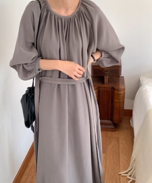 gossip!ロサンゼルス(ゴシップロサンゼルス)の「ラウンドネック ロングワンピース 長袖 シンプル無地 ヴィンテージ風 カジュアル&デイリー(ワンピース・レディース・グレー/ベージュ・FREE)」の13枚目の写真