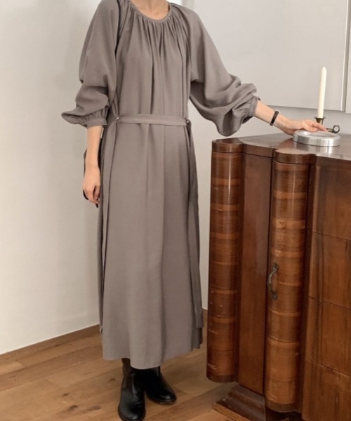 gossip!ロサンゼルス(ゴシップロサンゼルス)の「ラウンドネック ロングワンピース 長袖 シンプル無地 ヴィンテージ風 カジュアル&デイリー(ワンピース・レディース・グレー/ベージュ・FREE)」の15枚目の写真