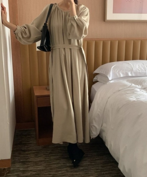 gossip!ロサンゼルス(ゴシップロサンゼルス)の「ラウンドネック ロングワンピース 長袖 シンプル無地 ヴィンテージ風 カジュアル&デイリー(ワンピース・レディース・グレー/ベージュ・FREE)」の17枚目の写真