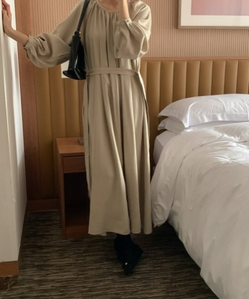 gossip!ロサンゼルス(ゴシップロサンゼルス)の「ラウンドネック ロングワンピース 長袖 シンプル無地 ヴィンテージ風 カジュアル&デイリー(ワンピース・レディース・グレー/ベージュ・FREE)」の18枚目の写真