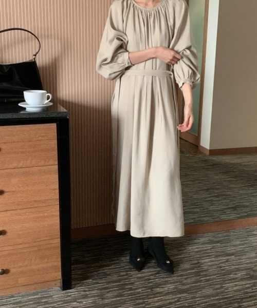 gossip!ロサンゼルス(ゴシップロサンゼルス)の「ラウンドネック ロングワンピース 長袖 シンプル無地 ヴィンテージ風 カジュアル&デイリー(ワンピース・レディース・グレー/ベージュ・FREE)」の21枚目の写真