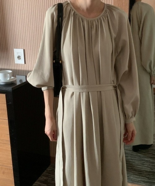 gossip!ロサンゼルス(ゴシップロサンゼルス)の「ラウンドネック ロングワンピース 長袖 シンプル無地 ヴィンテージ風 カジュアル&デイリー(ワンピース・レディース・グレー/ベージュ・FREE)」の22枚目の写真