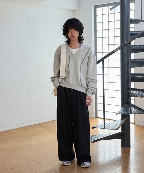 ILLMAZE】Design stitch V-necked sweatshirt / デザイン
