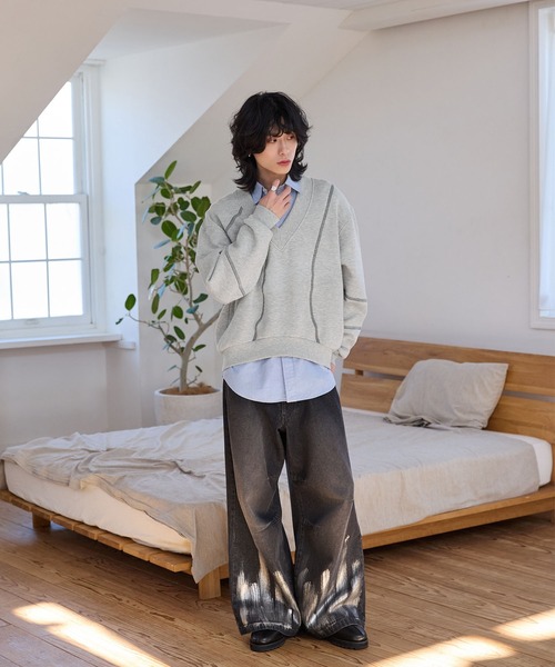 セール】【ILLMAZE】Design stitch V-necked sweatshirt