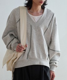 ILLMAZE（イルメイズ）の「【ILLMAZE】Design stitch V-necked sweatshirt / デザインステッチ Vネック スウェット（スウェット）」