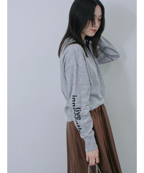 Samansa Mos2 blue（サマンサモスモスブルー）の「◎袖ロゴニットプルオーバー（ニット/セーター・レディース・グレー/グリーン/キナリ・F）」の8枚目の写真