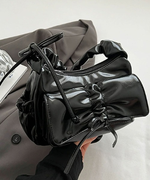 黒 レザー ハンドバッグ 木製ハンドル レザー トップハンドルバッグ - ブラック | CHARLES & KEITH