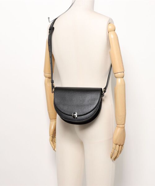COLE HAAN(コールハーン)の「エビ-サドルバッグ womens(ショルダーバッグ・レディース・ブラック・OSFA)」の5枚目の写真