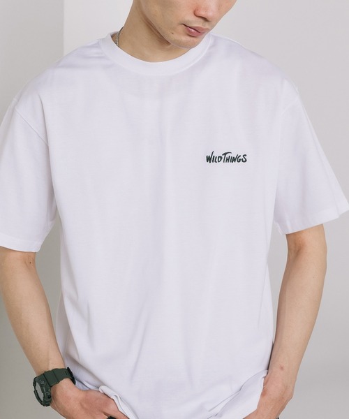 WILD THINGS（ワイルドシングス）の「WILD THINGS/ワイルドシングス ARMY TAG PRINT TEE 半袖Tシャツ（Tシャツ/カットソー・メンズ・オリーブ/ブラック/ホワイト/チャコール・XL/L/M）」の2枚目の写真