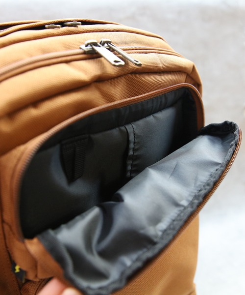 Carhartt(カーハート)の「Carhartt 35Lトリプルコンパートメント(バックパック/リュック・メンズ・ブラウン/ブラック・FREE)」の6枚目の写真
