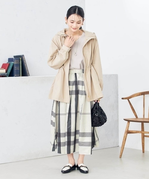 a.v.v（アーヴェヴェ）の「【微撥水/雑誌InRed(宝島社)4月号掲載】フーデットユーティリティジャケット（ブルゾン・レディース・アイボリー/ベージュ/チャコールグレー・40/38/42/36/34）」の10枚目の写真