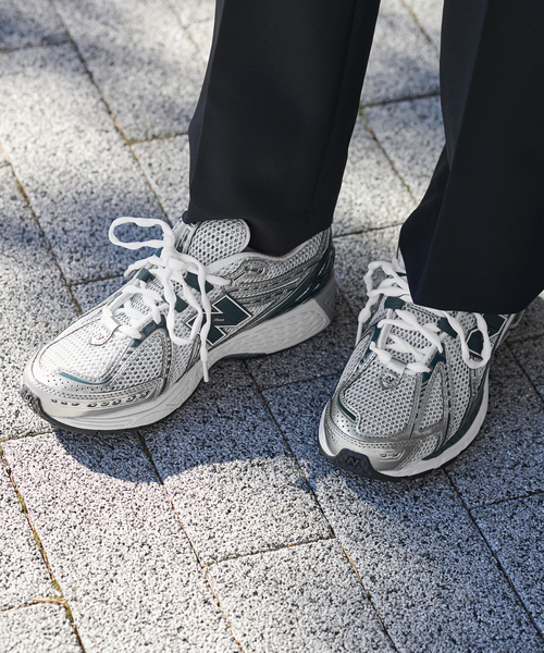 FRAMeWORK(フレームワーク)の「NEW BALANCE/ニューバランス 1906R(スニーカー・レディース・シルバー・23cm/23.5cm/24cm/24.5cm/25cm)」の4枚目の写真