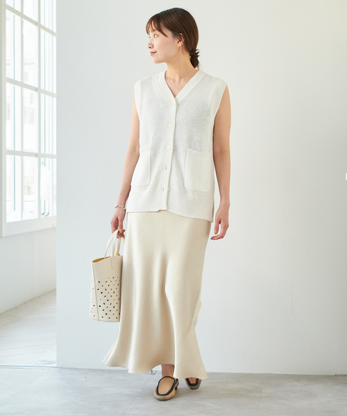 IENA（イエナ）の「《WEB・一部店舗限定 追加12》ダブルサテンスカート（スカート・レディース・スカイブルー/ゴールド/チャコールグレー・40/38/34/36）」の7枚目の写真