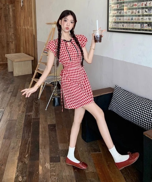Mayree（メイリー）の「【Mayree】チェック柄 チャイナ風リボン  ウエストカット ミニワンピ（ワンピース・レディース・レッド・SMALL/MEDIUM/LARGE）」の6枚目の写真