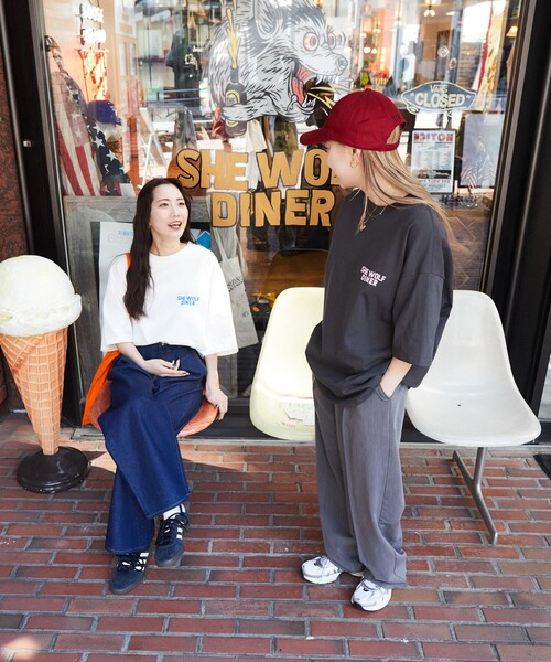 FREAK'S STORE（フリークスストア）の「限定展開 SHE WOLF DINER×FREAK'S STORE/シーウルフダイナー 別注 ビッグシルエット バックプリントTシャツ/CAR（Tシャツ/カットソー・メンズ・アッシュグレー/ホワイト/ブラック/スミクロ・SMALL/LARGE/MEDIUM）」の13枚目の写真