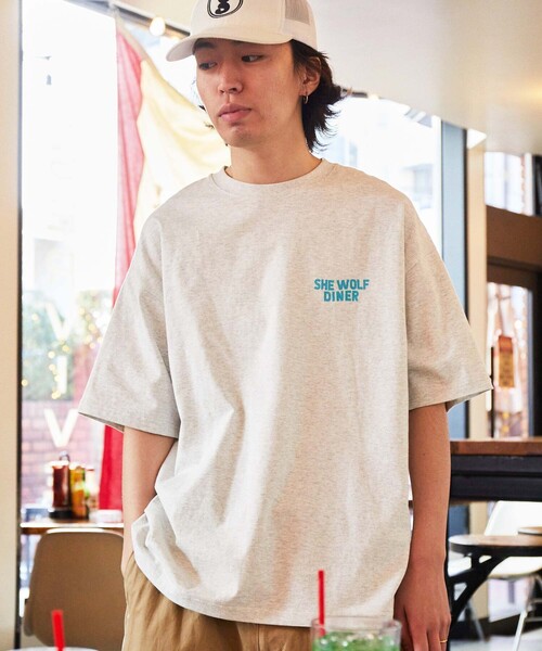 FREAK'S STORE（フリークスストア）の「限定展開 SHE WOLF DINER×FREAK'S STORE/シーウルフダイナー 別注 ビッグシルエット バックプリントTシャツ/CAR（Tシャツ/カットソー・メンズ・アッシュグレー/ホワイト/ブラック/スミクロ・SMALL/LARGE/MEDIUM）」の10枚目の写真