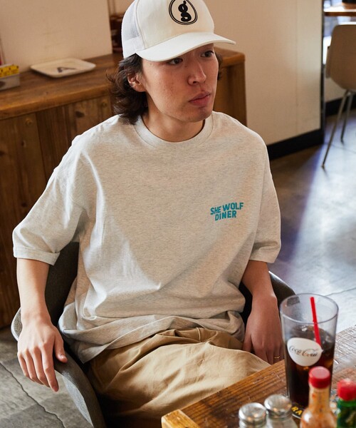 FREAK'S STORE（フリークスストア）の「限定展開 SHE WOLF DINER×FREAK'S STORE/シーウルフダイナー 別注 ビッグシルエット バックプリントTシャツ/CAR（Tシャツ/カットソー・メンズ・アッシュグレー/ホワイト/ブラック/スミクロ・SMALL/LARGE/MEDIUM）」の11枚目の写真