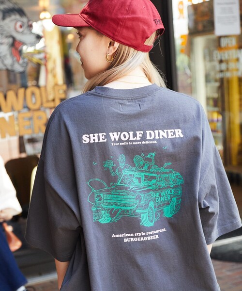 FREAK'S STORE（フリークスストア）の「限定展開 SHE WOLF DINER×FREAK'S STORE/シーウルフダイナー 別注 ビッグシルエット バックプリントTシャツ/CAR（Tシャツ/カットソー・メンズ・アッシュグレー/ホワイト/ブラック/スミクロ・SMALL/LARGE/MEDIUM）」の6枚目の写真