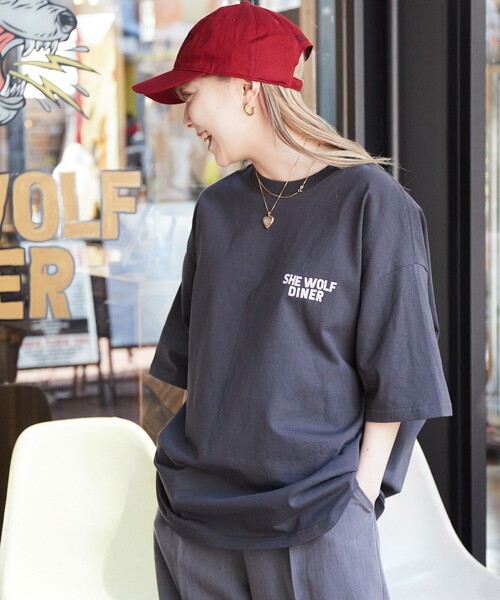 FREAK'S STORE（フリークスストア）の「限定展開 SHE WOLF DINER×FREAK'S STORE/シーウルフダイナー 別注 ビッグシルエット バックプリントTシャツ/CAR（Tシャツ/カットソー・メンズ・アッシュグレー/ホワイト/ブラック/スミクロ・SMALL/LARGE/MEDIUM）」の8枚目の写真